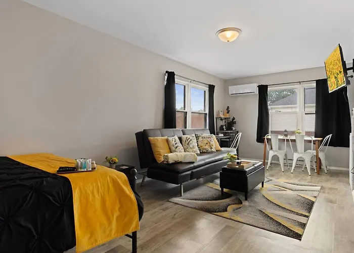 Sleeps 2/aurora/ext Discounts/wi-fi & Parkng Apartment *