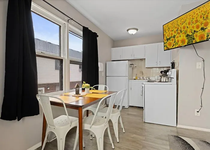 Sleeps 2/aurora/ext Discounts/wi-fi & Parkng Apartment